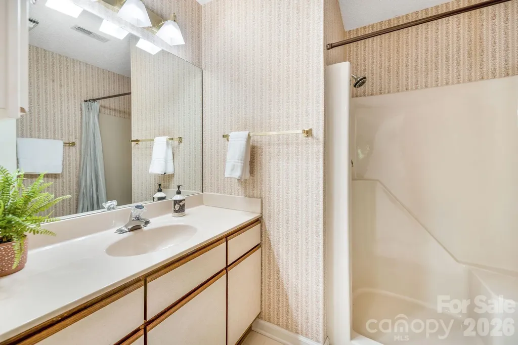 2604 Vineyard Boulevard Asheville NC 28805