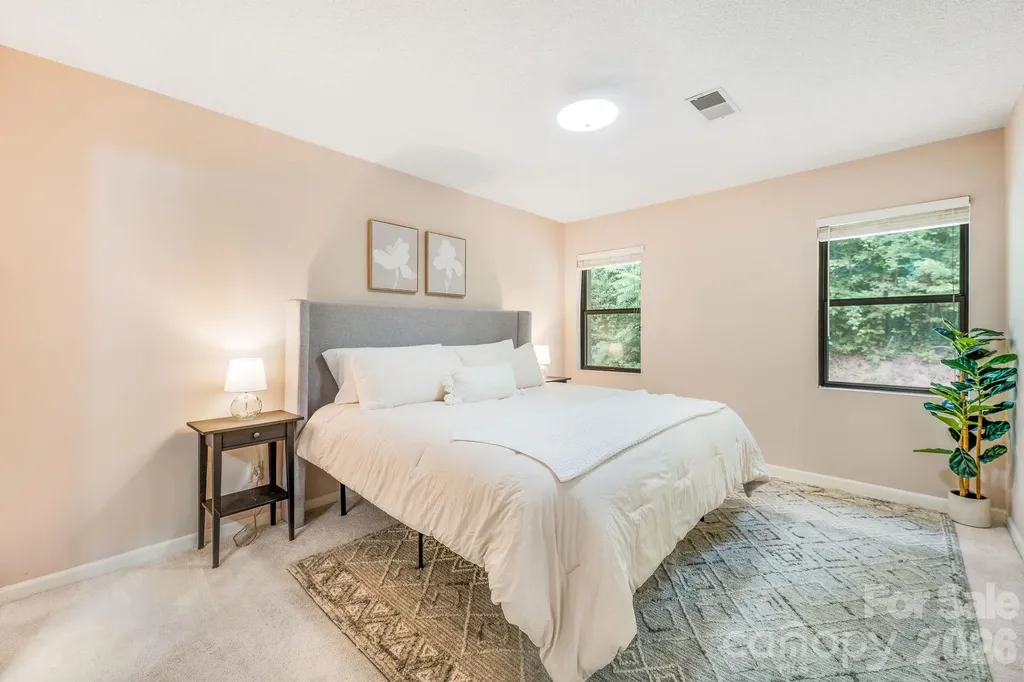 2604 Vineyard Boulevard Asheville NC 28805