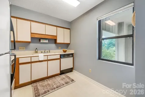 2604 Vineyard Boulevard Asheville NC 28805