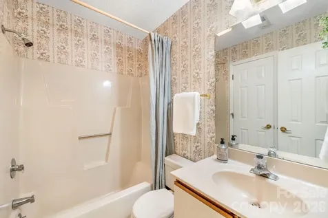 2604 Vineyard Boulevard Asheville NC 28805