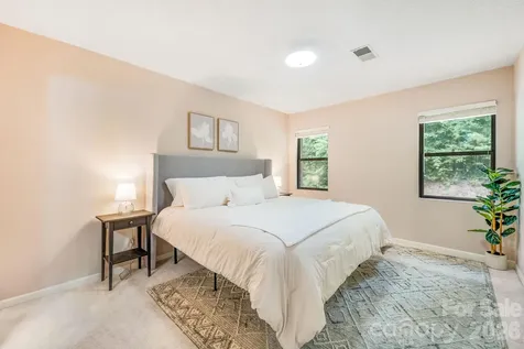 2604 Vineyard Boulevard Asheville NC 28805