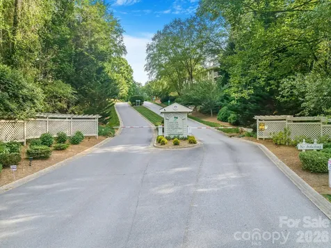 2604 Vineyard Boulevard Asheville NC 28805