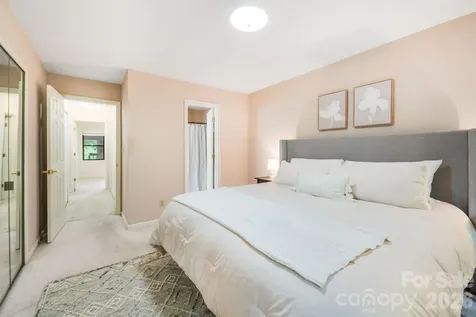2604 Vineyard Boulevard Asheville NC 28805