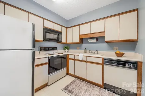 2604 Vineyard Boulevard Asheville NC 28805