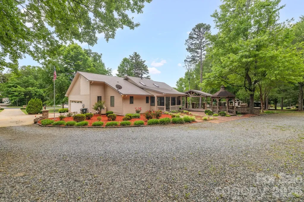 104 Willowbrook Drive Thomasville NC 27360