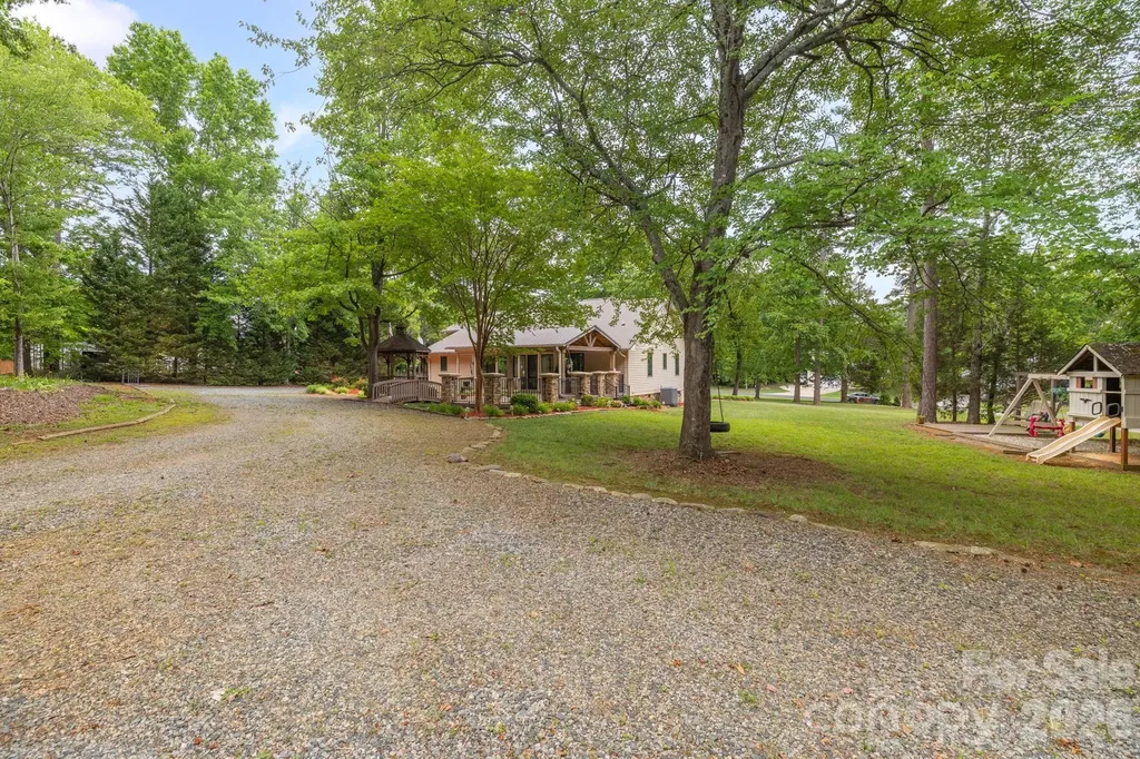 104 Willowbrook Drive Thomasville NC 27360
