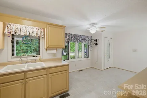 104 Willowbrook Drive Thomasville NC 27360