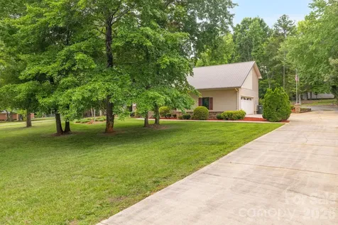 104 Willowbrook Drive Thomasville NC 27360
