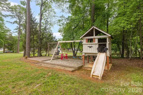 104 Willowbrook Drive Thomasville NC 27360