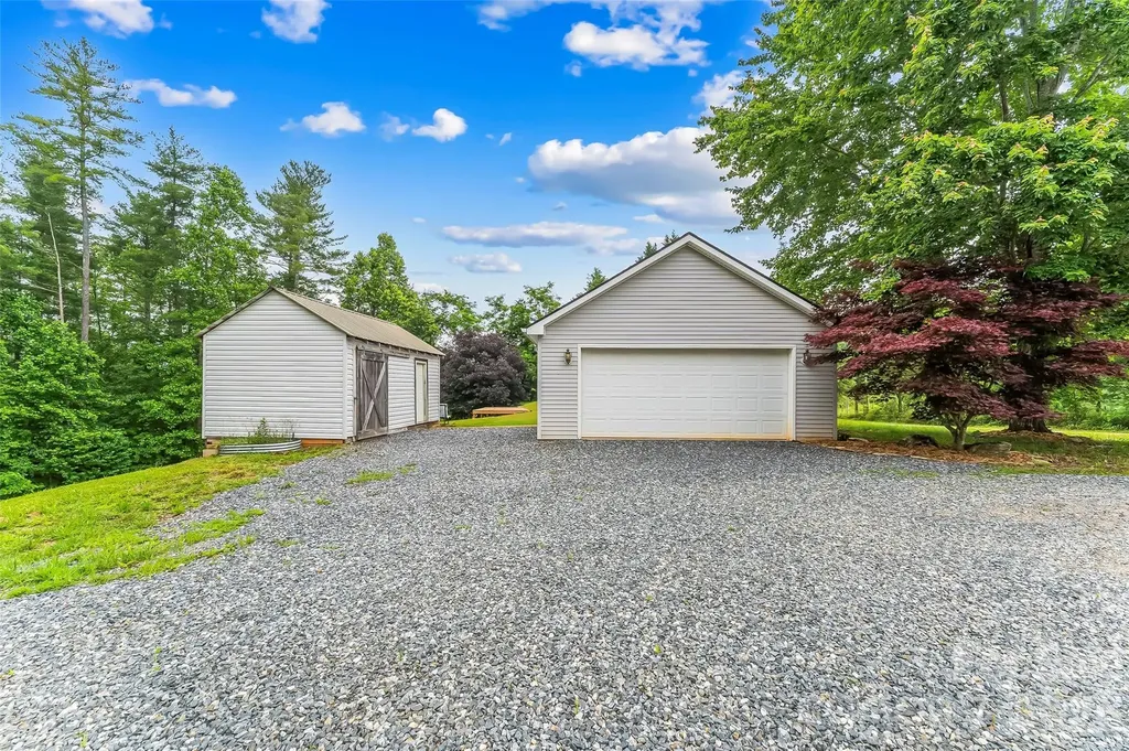 2610 Bear Creek Road Marshall NC 28753