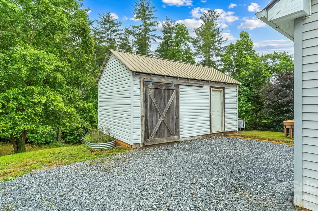 2610 Bear Creek Road Marshall NC 28753