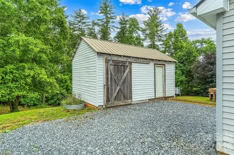 2610 Bear Creek Road Marshall NC 28753