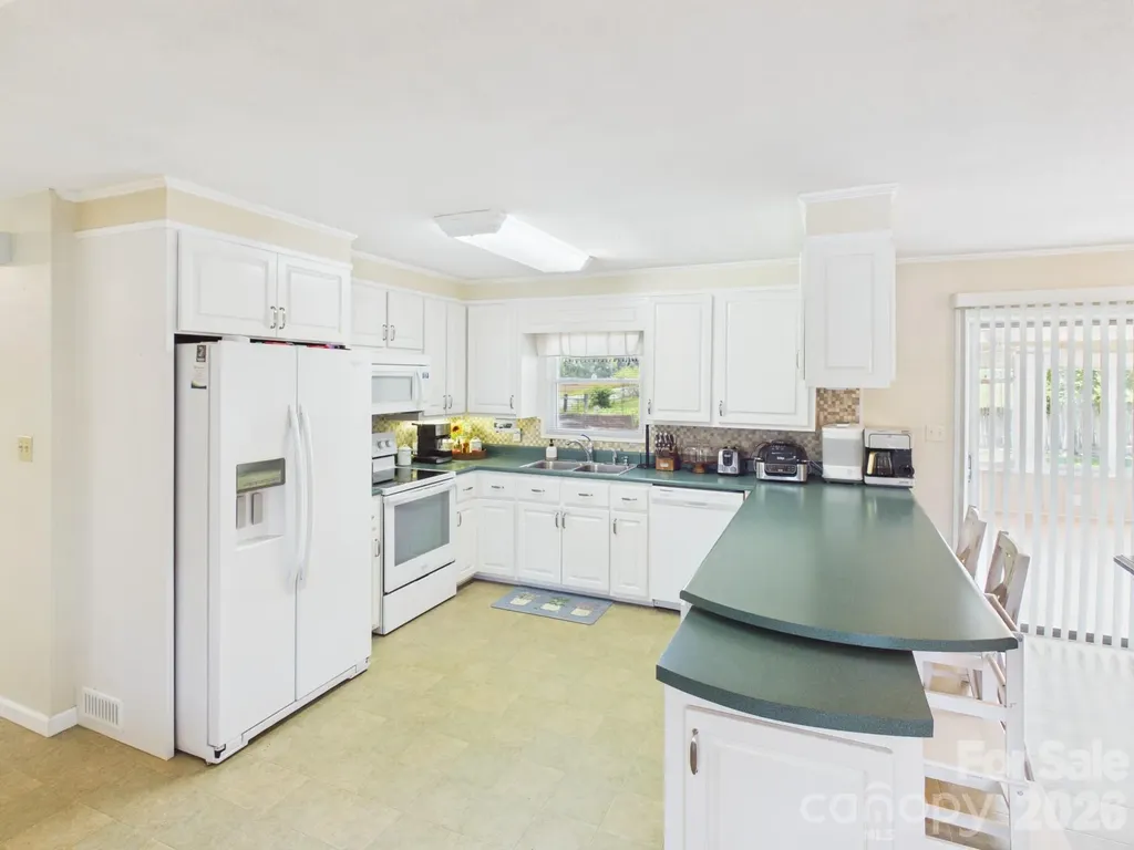19 Pinecrest Court Taylorsville NC 28681