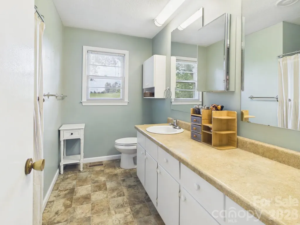 19 Pinecrest Court Taylorsville NC 28681