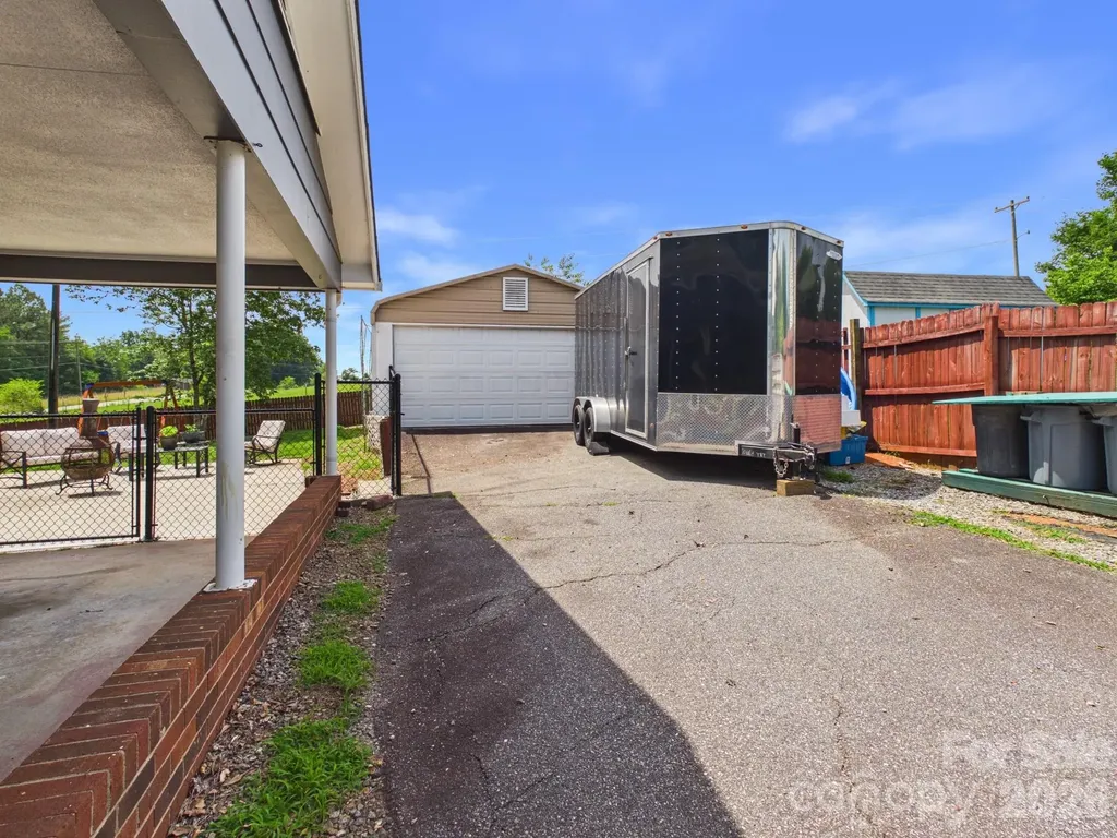 19 Pinecrest Court Taylorsville NC 28681