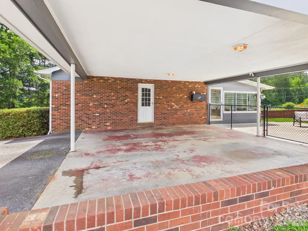 19 Pinecrest Court Taylorsville NC 28681
