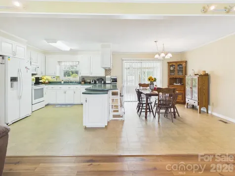 19 Pinecrest Court Taylorsville NC 28681