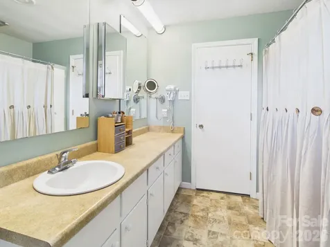 19 Pinecrest Court Taylorsville NC 28681