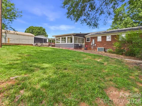 19 Pinecrest Court Taylorsville NC 28681