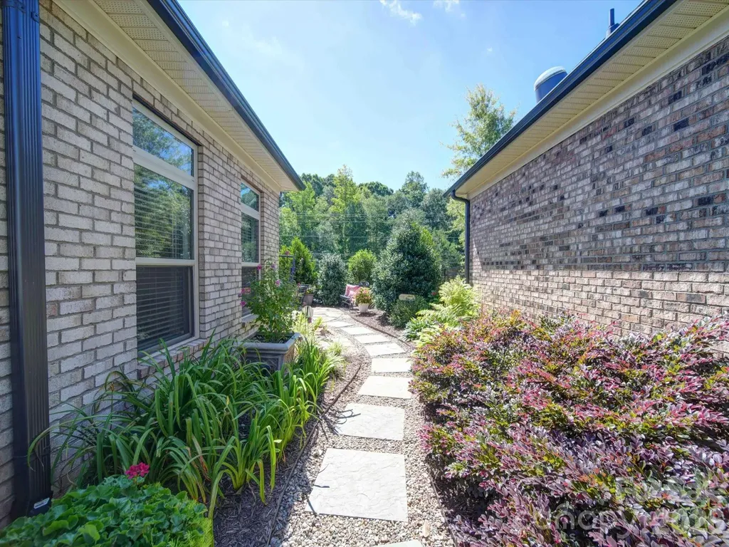 5218 Courtyard Lane Belmont NC 28012