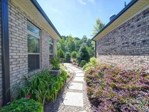 5218 Courtyard Lane Belmont NC 28012