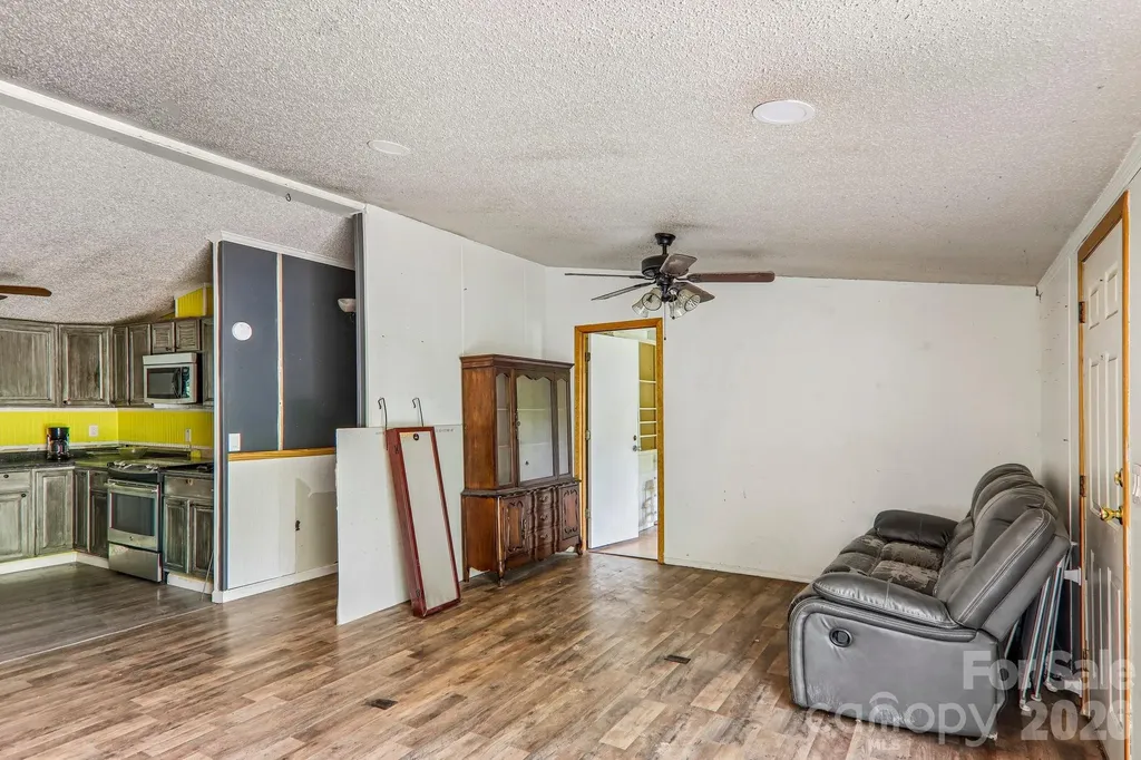 19 Dot Street Clyde NC 28721
