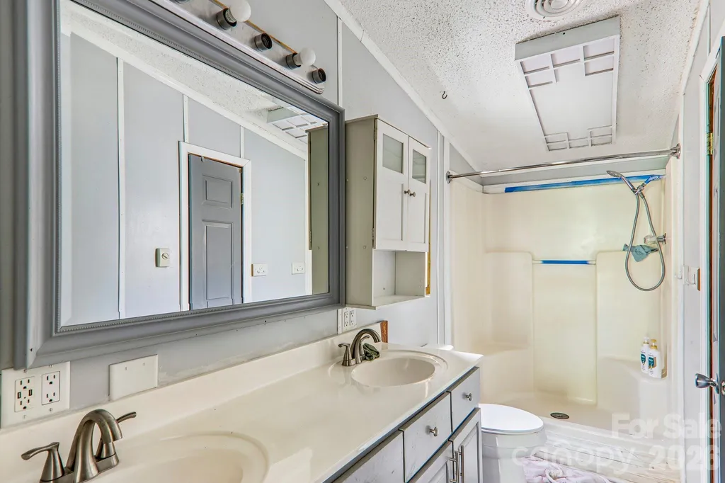 19 Dot Street Clyde NC 28721