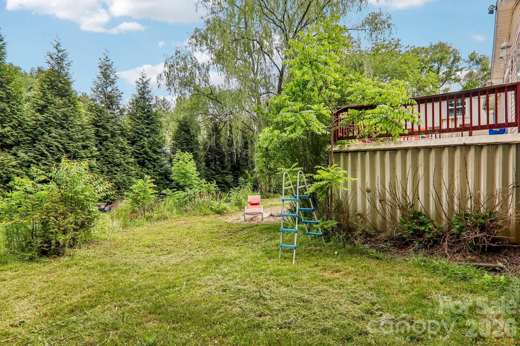 19 Dot Street Clyde NC 28721