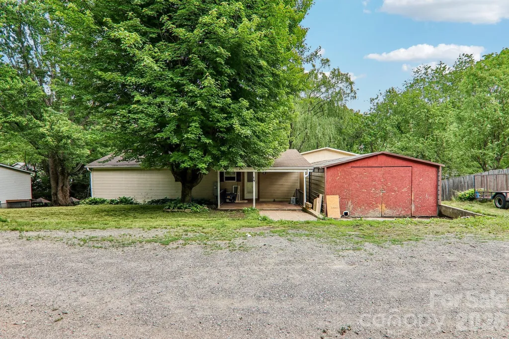 19 Dot Street Clyde NC 28721