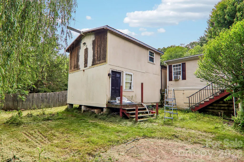 19 Dot Street Clyde NC 28721