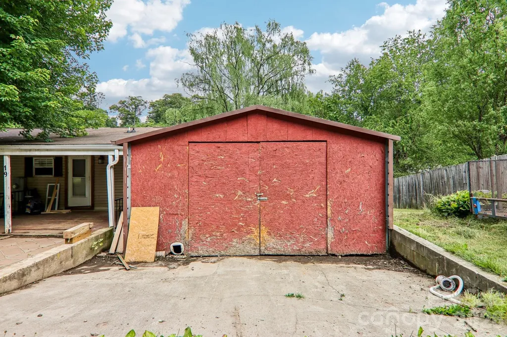 19 Dot Street Clyde NC 28721