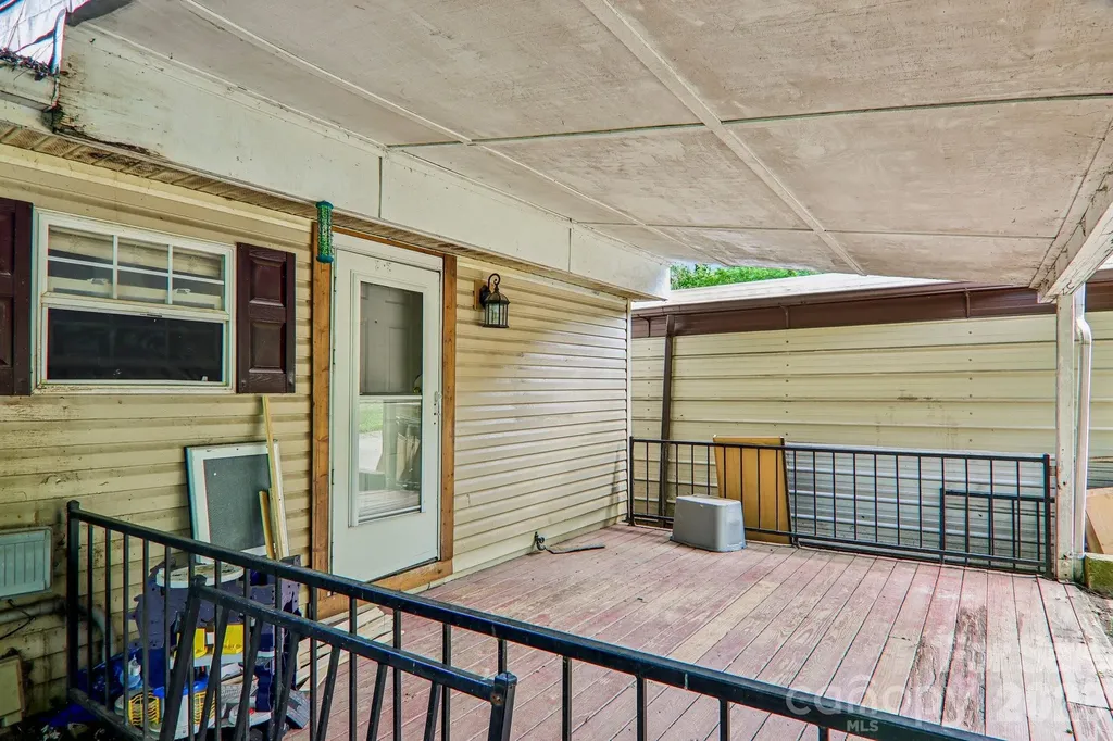 19 Dot Street Clyde NC 28721