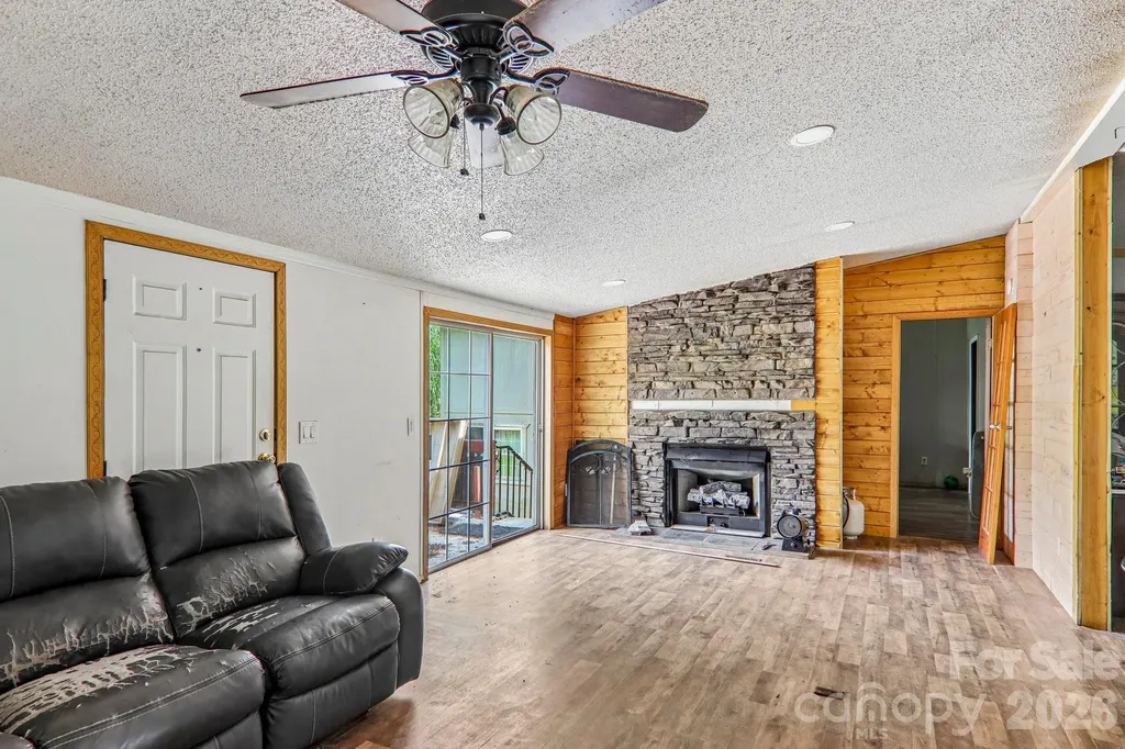 19 Dot Street Clyde NC 28721