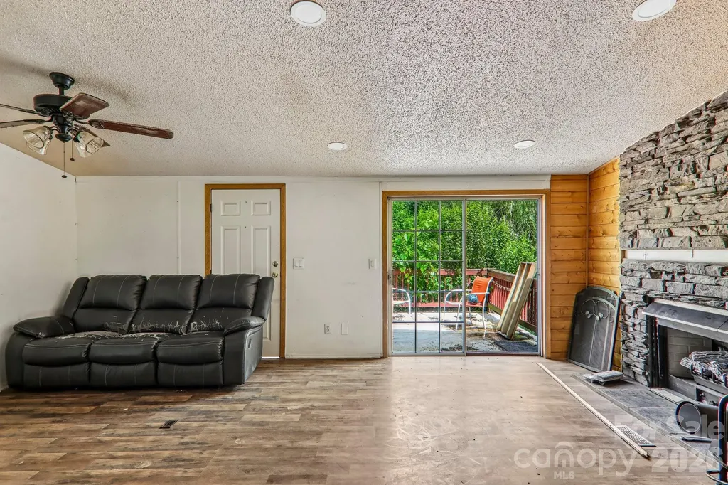 19 Dot Street Clyde NC 28721