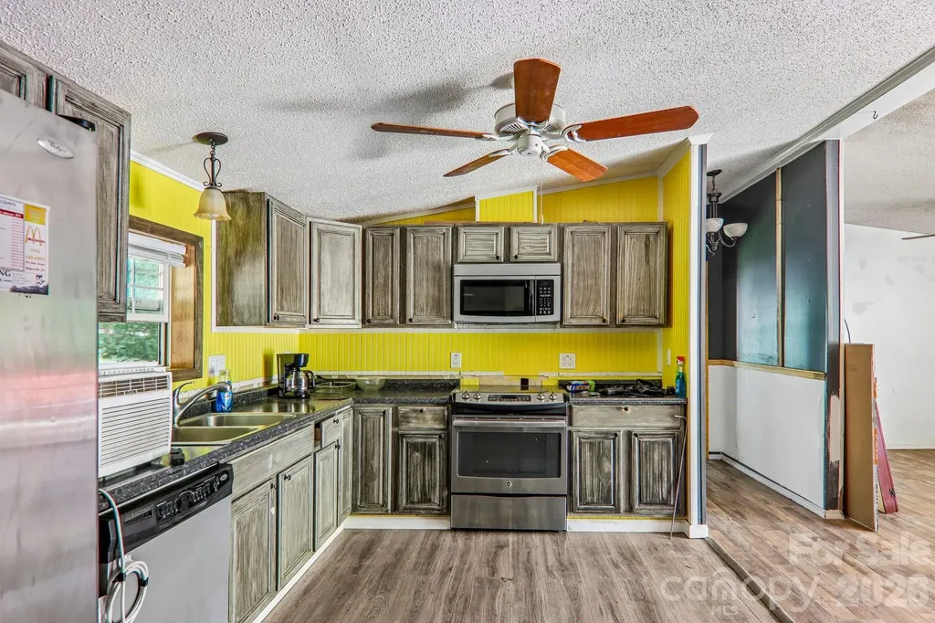 19 Dot Street Clyde NC 28721