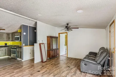19 Dot Street Clyde NC 28721