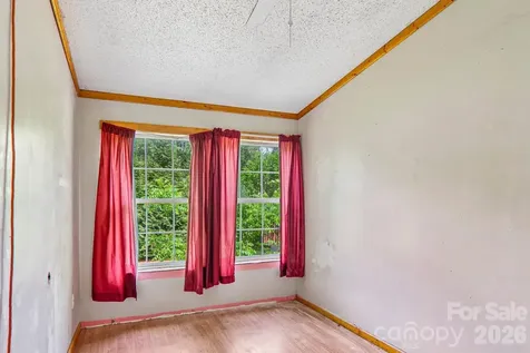 19 Dot Street Clyde NC 28721
