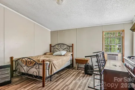 19 Dot Street Clyde NC 28721