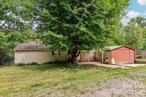 19 Dot Street Clyde NC 28721