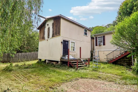 19 Dot Street Clyde NC 28721