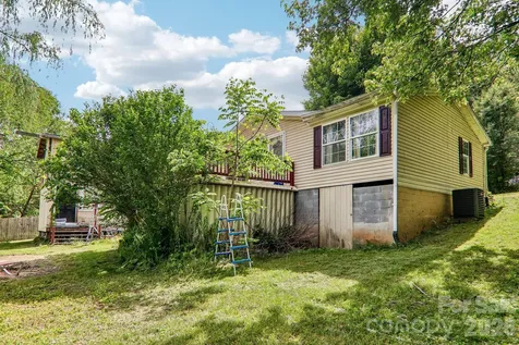 19 Dot Street Clyde NC 28721