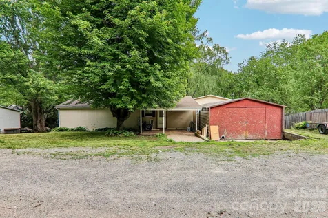 19 Dot Street Clyde NC 28721