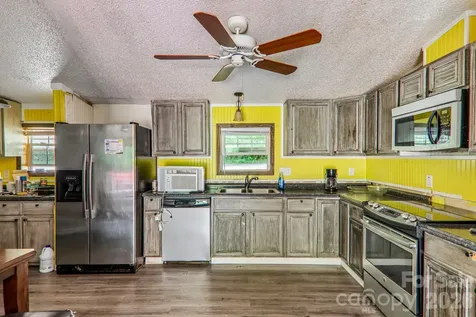 19 Dot Street Clyde NC 28721