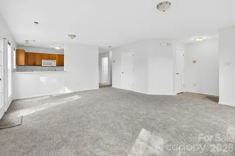 1911 Flushing Court Charlotte NC 28215