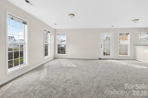1911 Flushing Court Charlotte NC 28215