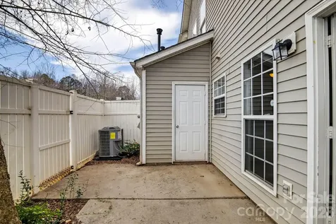 1911 Flushing Court Charlotte NC 28215