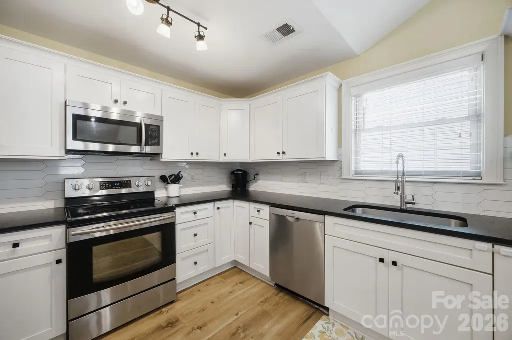 1742 Dunkirk Drive Charlotte NC 28203