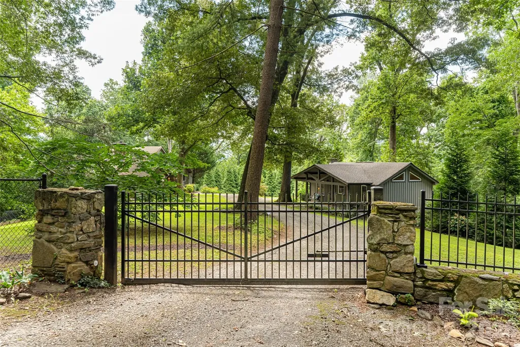 711 Shawnee Trail Asheville NC 28805