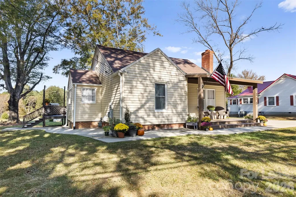 1316 Mecklenburg Highway Mooresville NC 28115