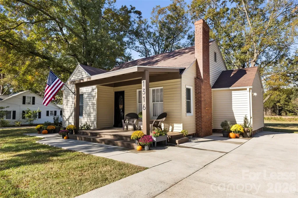 1316 Mecklenburg Highway Mooresville NC 28115